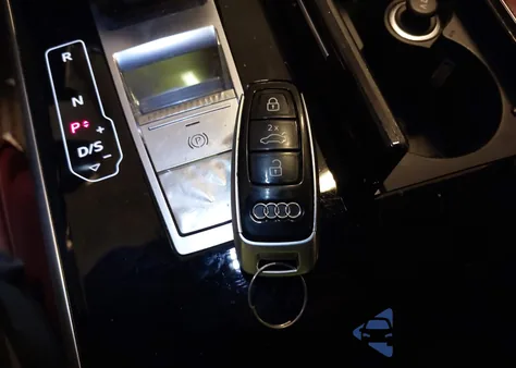 2021 Audi S8 Tfsi Quattro Tiptronic из США, поврежденный, VIN WAU8SAF83MN019065